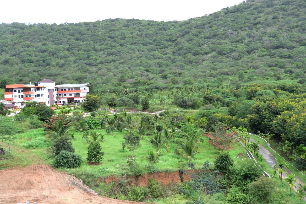 Nirvana Holistic Living Varagampadi Ngoại thất bức ảnh